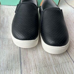 Kids Black & White Dr Schols 10M Easy and Comfort Slip-On Shoes NIB